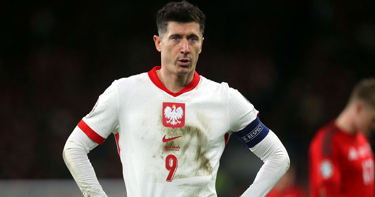 Poland coach quits after Lewandowski boycott