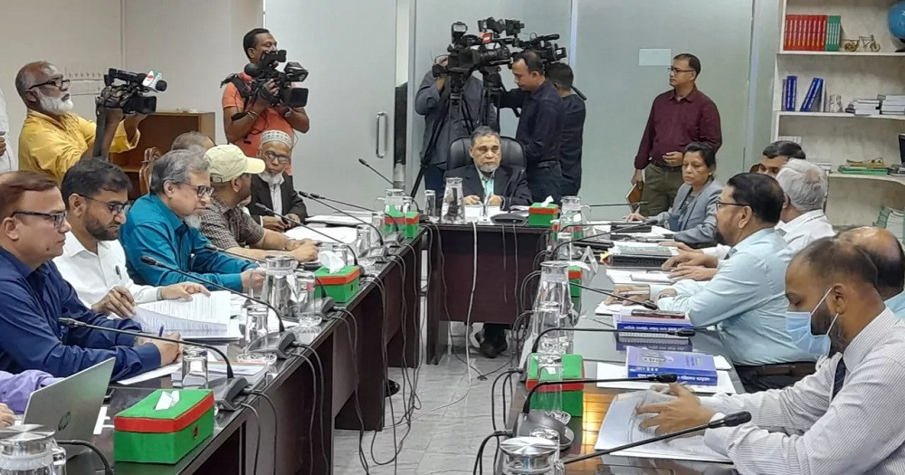 EC approves draft code banning posters in election campaigns