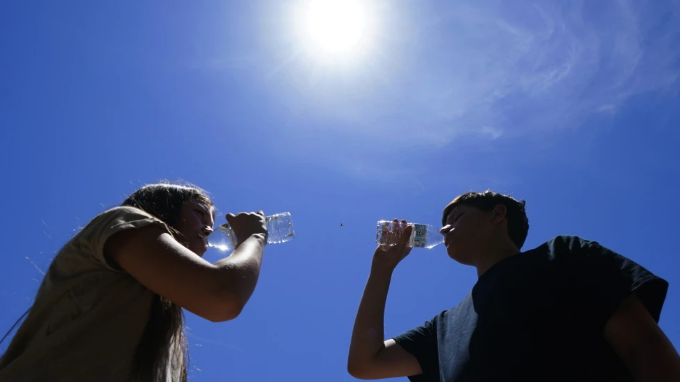 How to stay cool in a heat wave — even without air conditioning