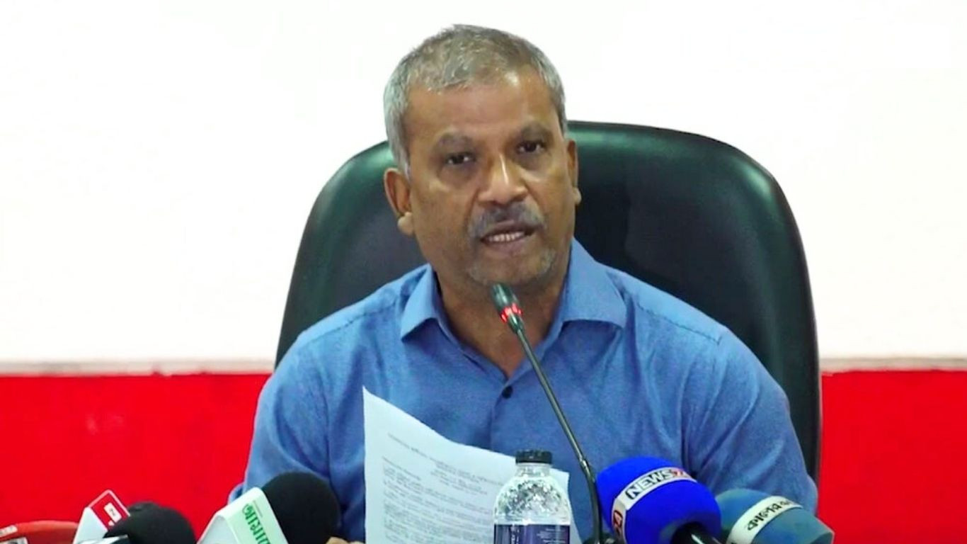 Adviser Asif Nazrul vents anger at Prothom Alo, Daily Star