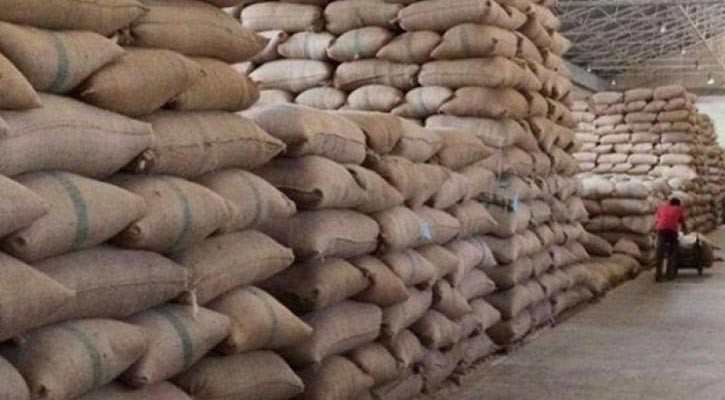 Food stocks rise by 3 lakh tonnes from last year