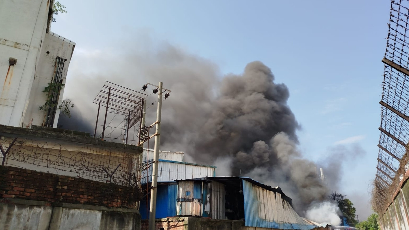 Fire breaks out at factory in Ctg Karnaphuli EPZ, brought under control