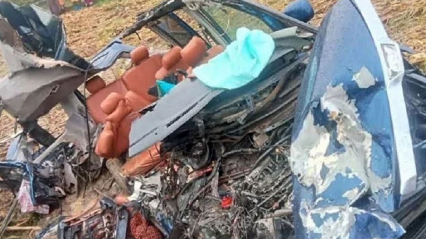 6 killed in truck–microbus collision in Natore