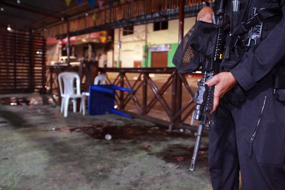 Attackers kill 17 civilians at Ecuadoran liquor store