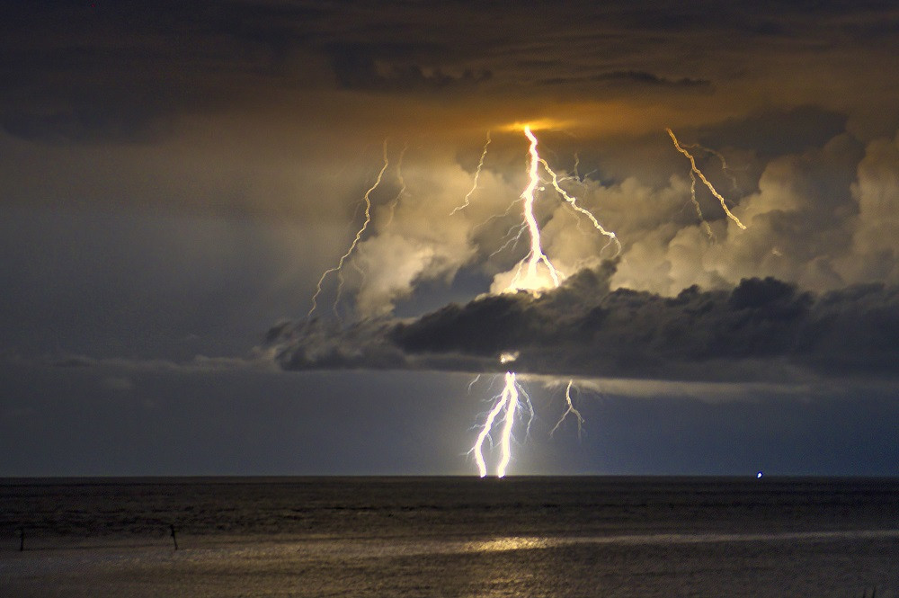 Lightning megaflash of 829 kilometres sets new world record