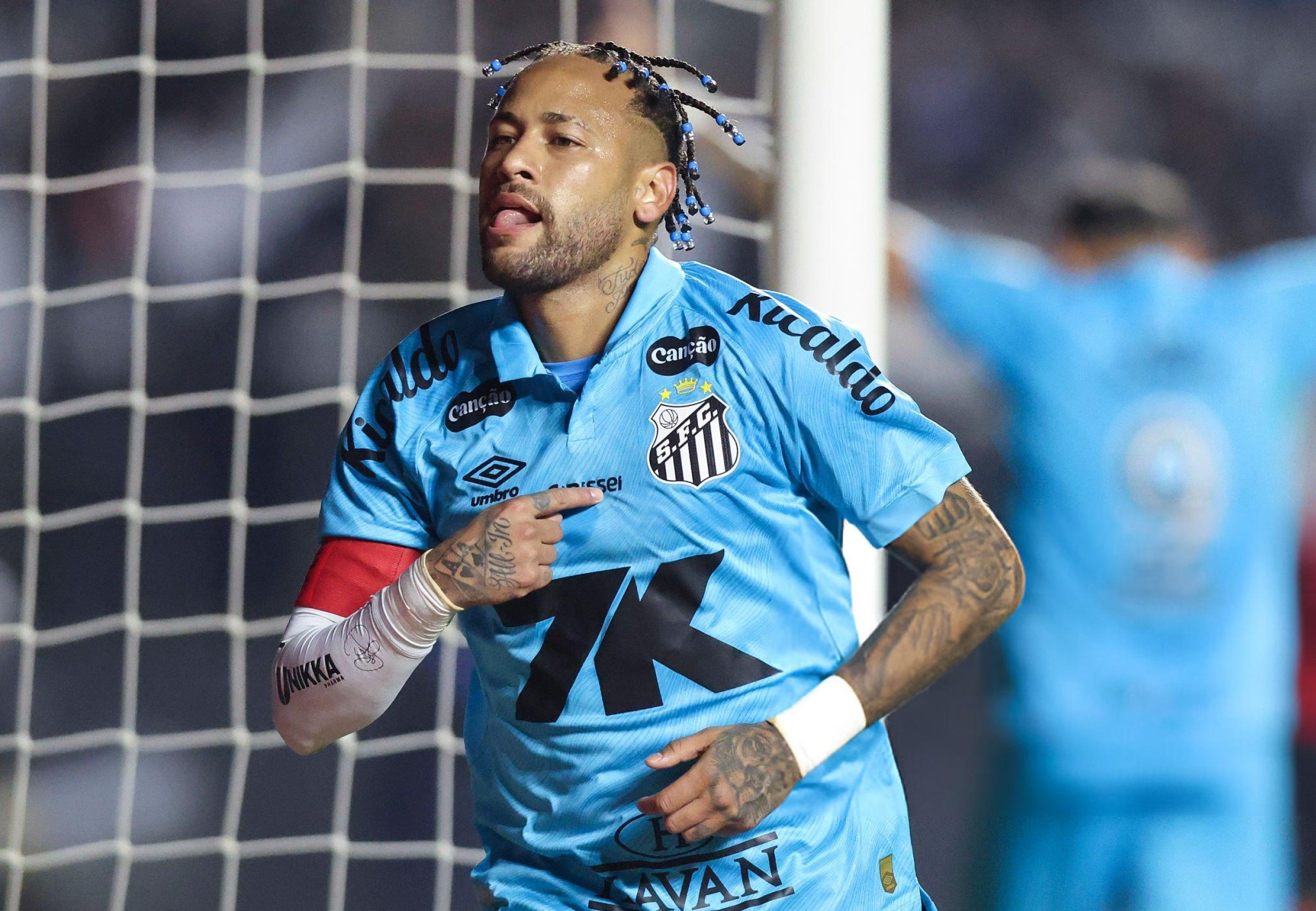 Neymar nets twice as Santos sink Juventude