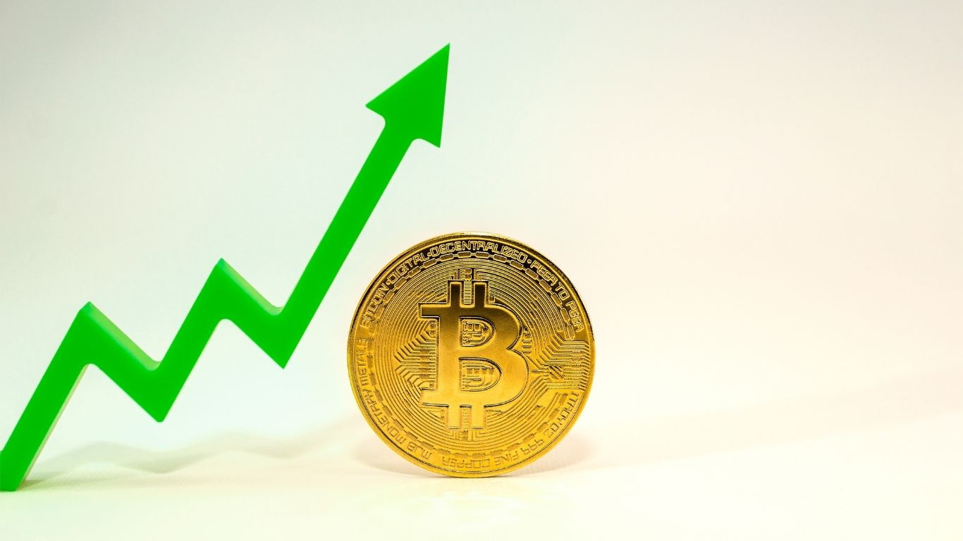 Bitcoin hits record high above $124,000