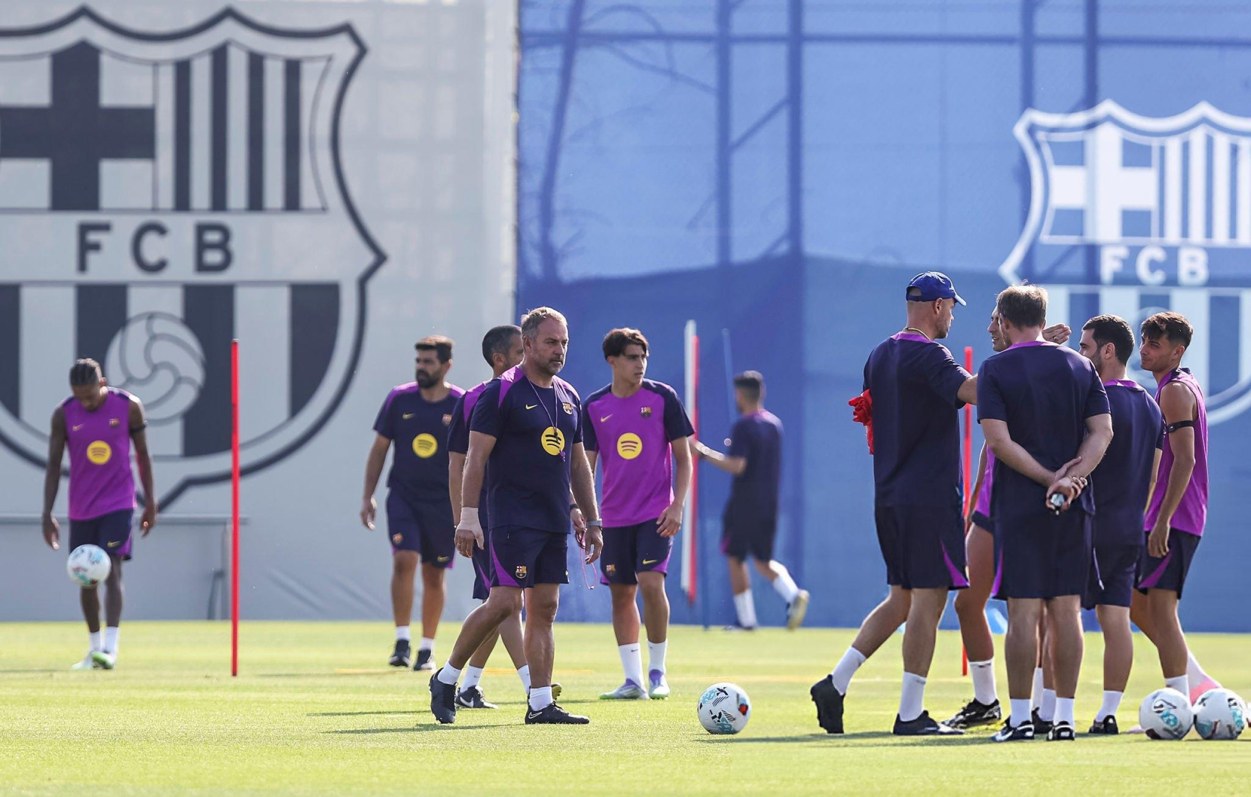 Barcelona begin season with Rashford clearance still pending