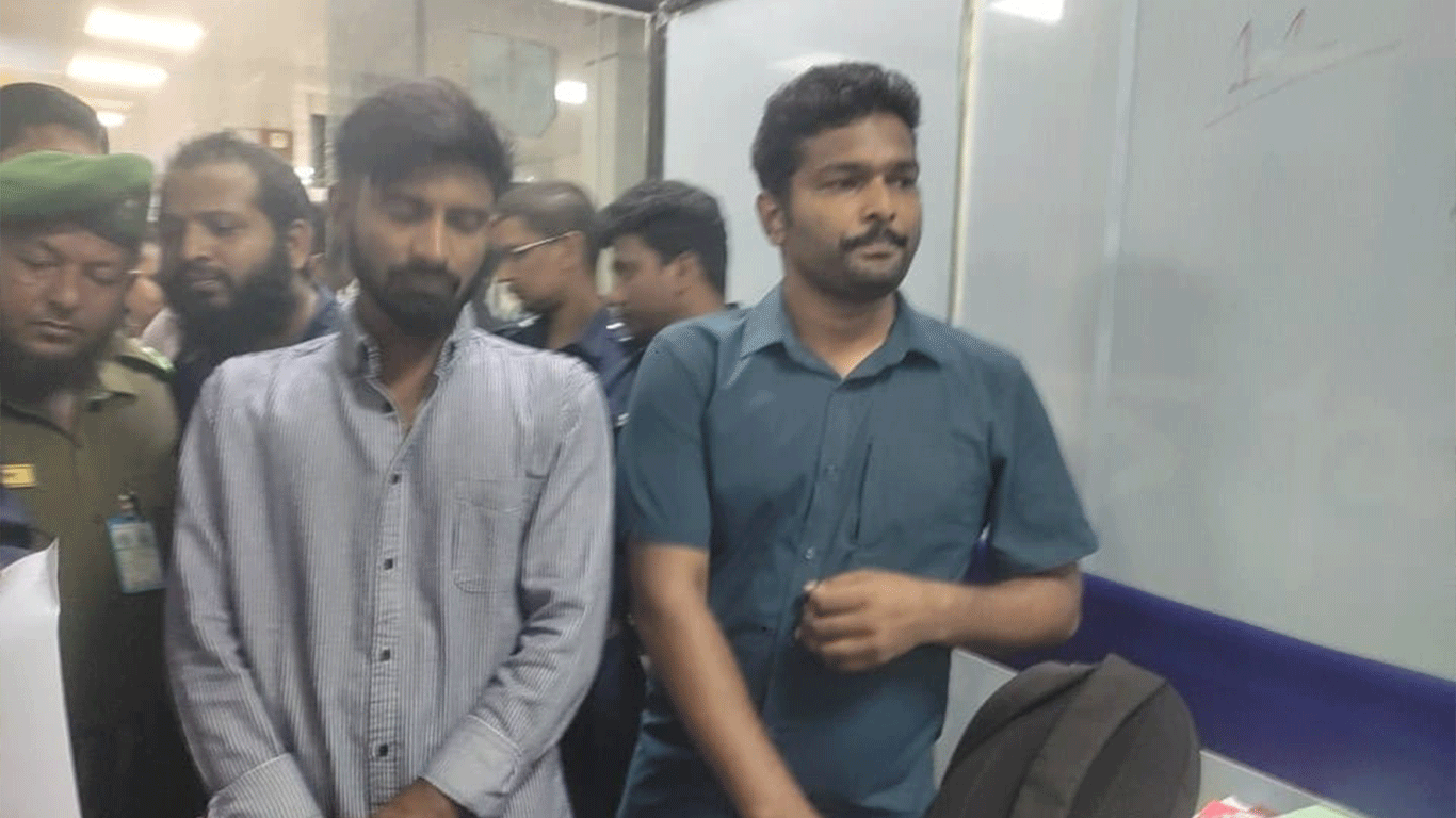 Yaba hidden in cricket bats! 2 held at Cox’s Bazar Airport