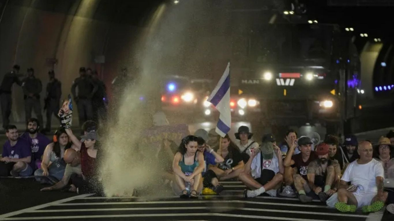 Tens of thousands of Israelis protest for end to Gaza war