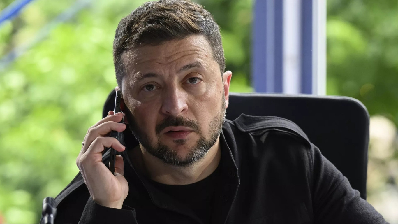 Expect Zelensky to try to sabotage Putin-Trump peace push, Ex-Russian spy warns
