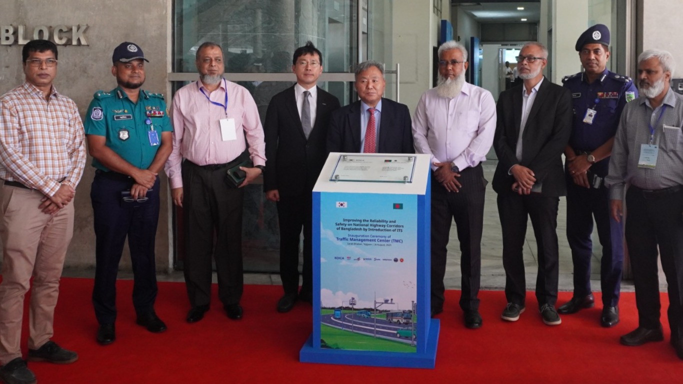 Govt opens central hub for real-time traffic monitoring in Tejgaon