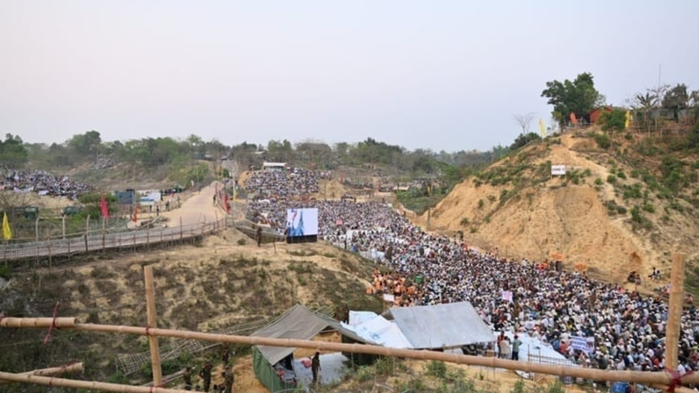 Foreign diplomats, international agencies, political leaders visit Rohingya camps