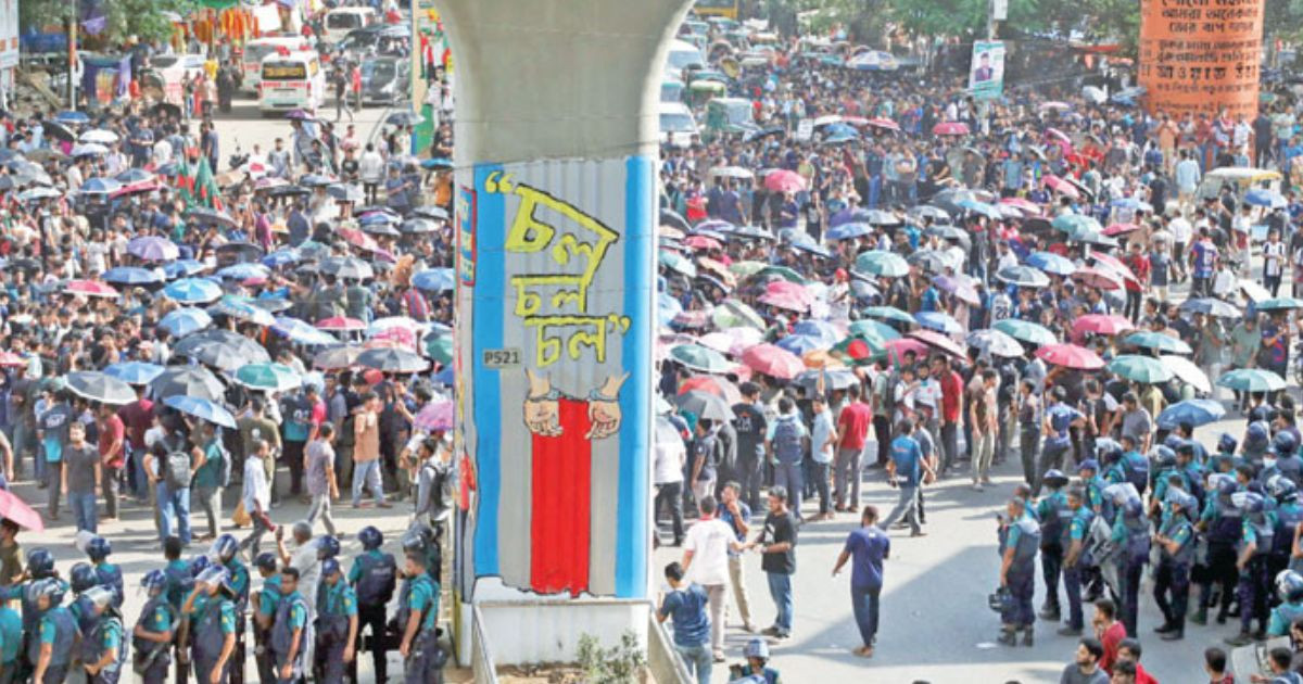 Engineering students block Shahbagh over death threat