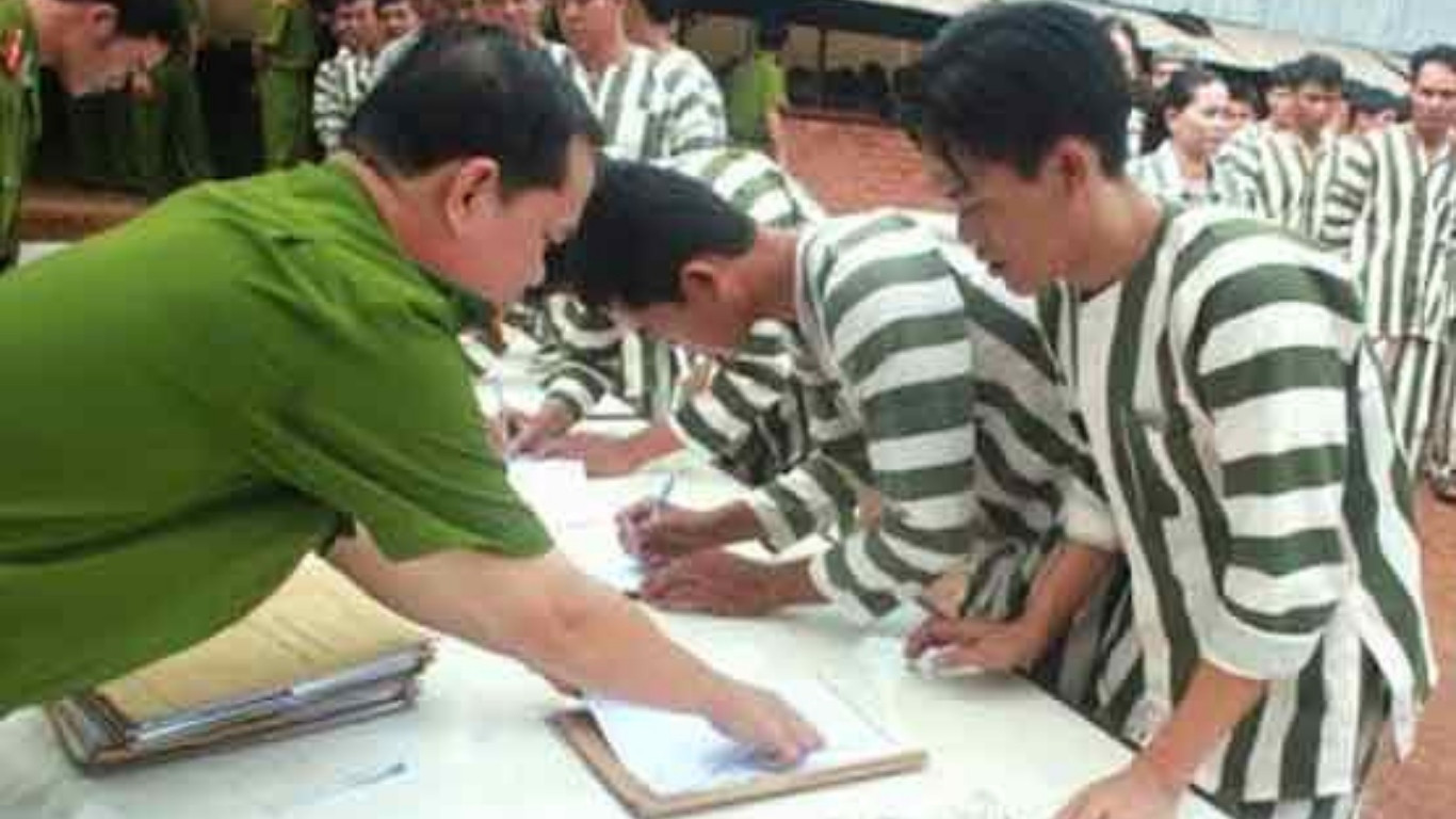 Vietnam to release nearly 14,000 prisoners