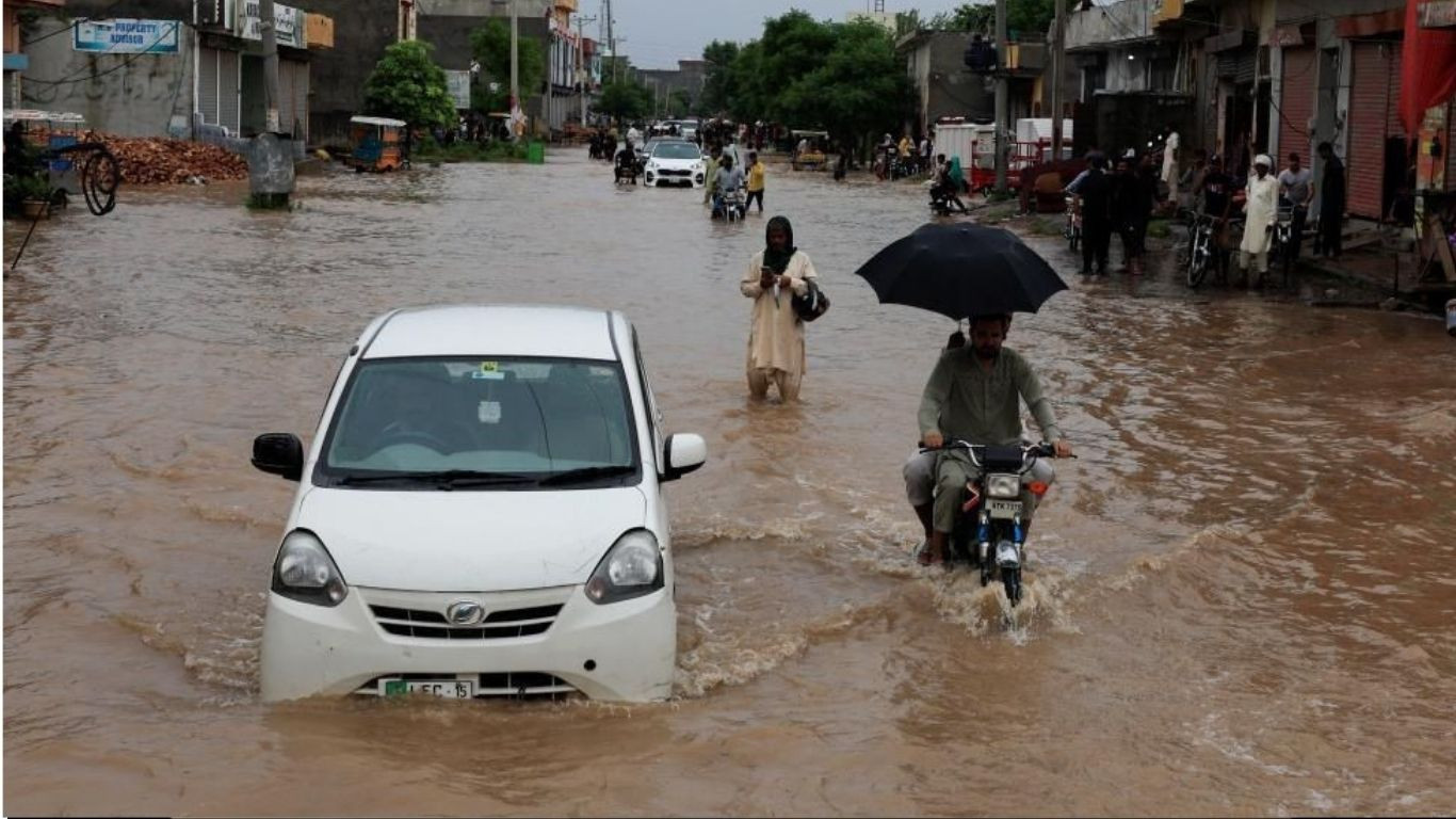 Heavy rain, floods ravage parts of India, Pakistan