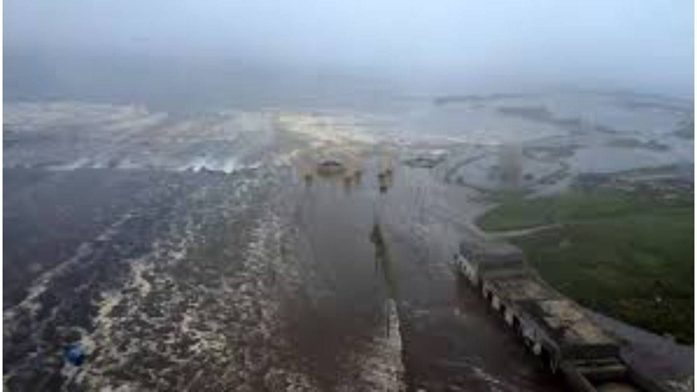 7.8-magnitude quake hits Russia, tsunami alert issued