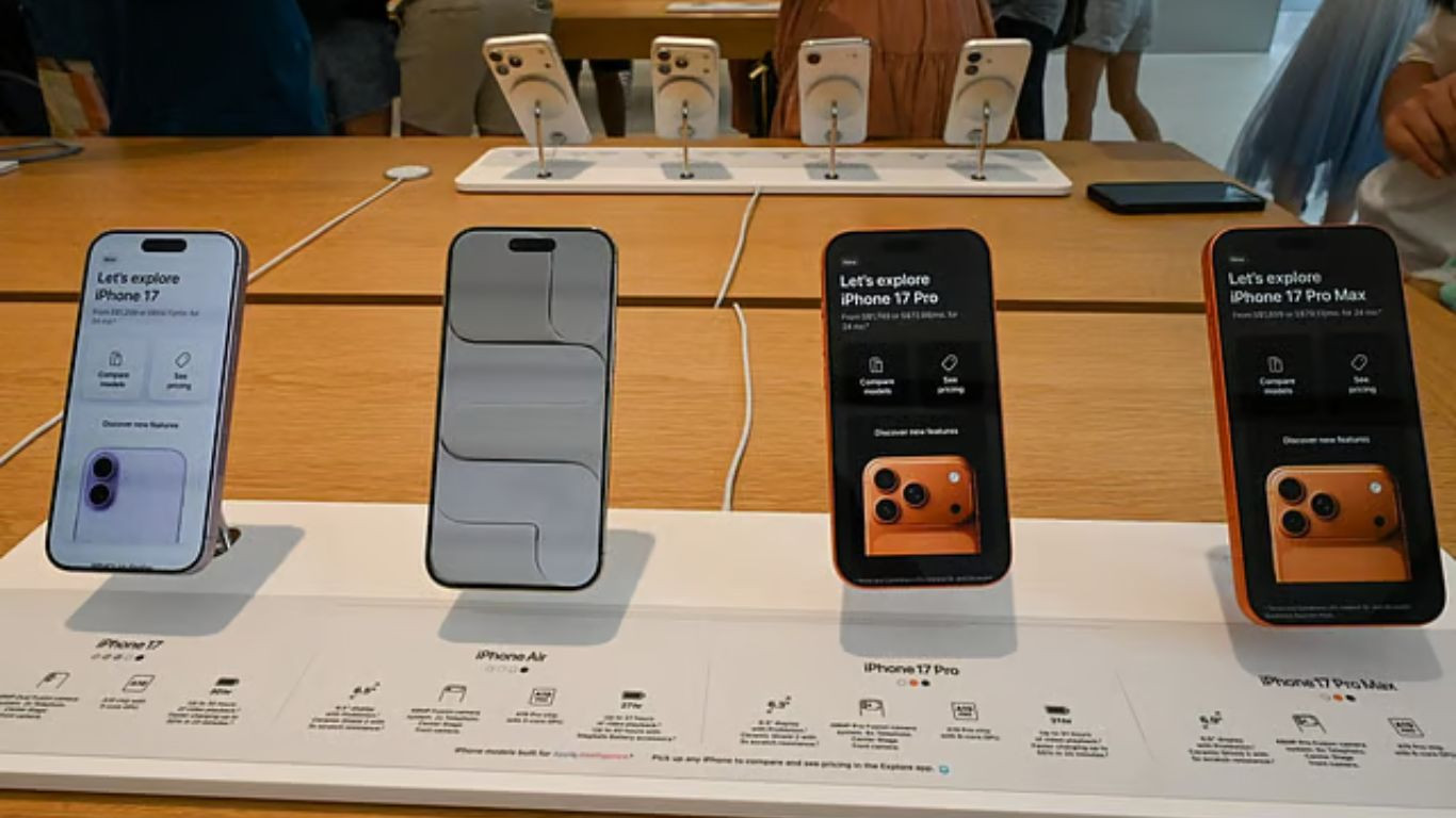 iPhone 17 Launch triggers massive frenzy at Dubai Mall