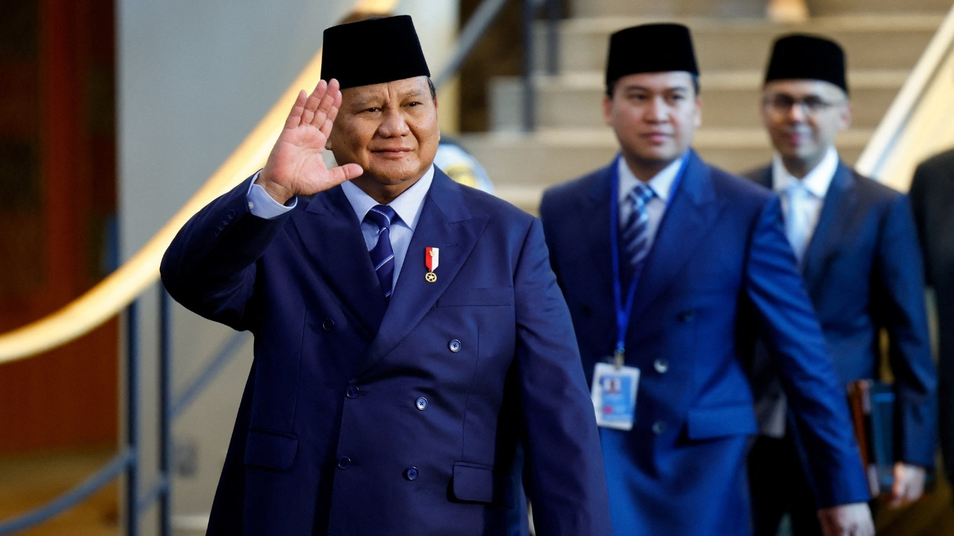 Indonesian president defends free meals programme after 6,000 suffer food poisoning