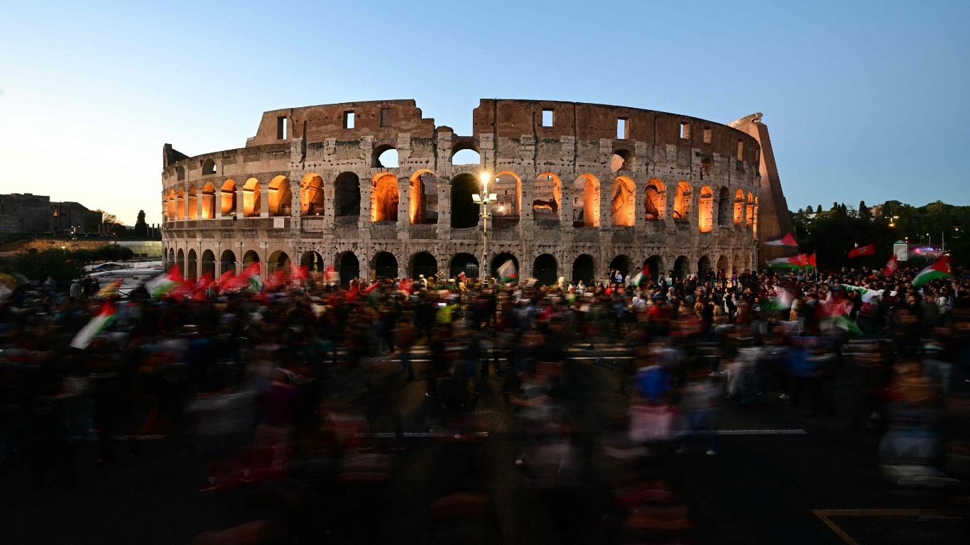 Fresh protests in Italy over flotilla as general strike looms