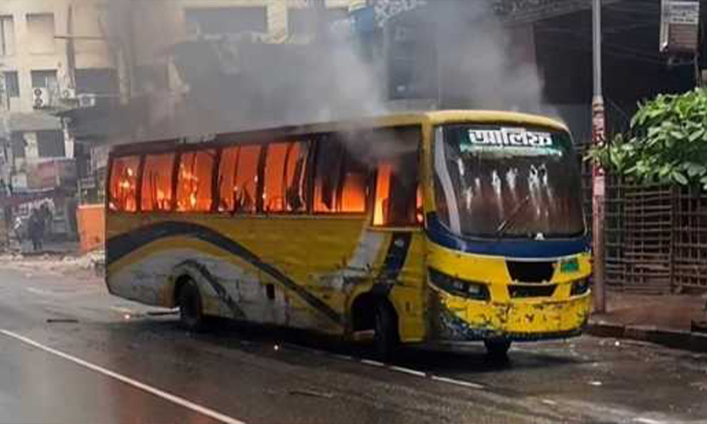 Miscreants stop bus in Senpara, open fire and set ablaze