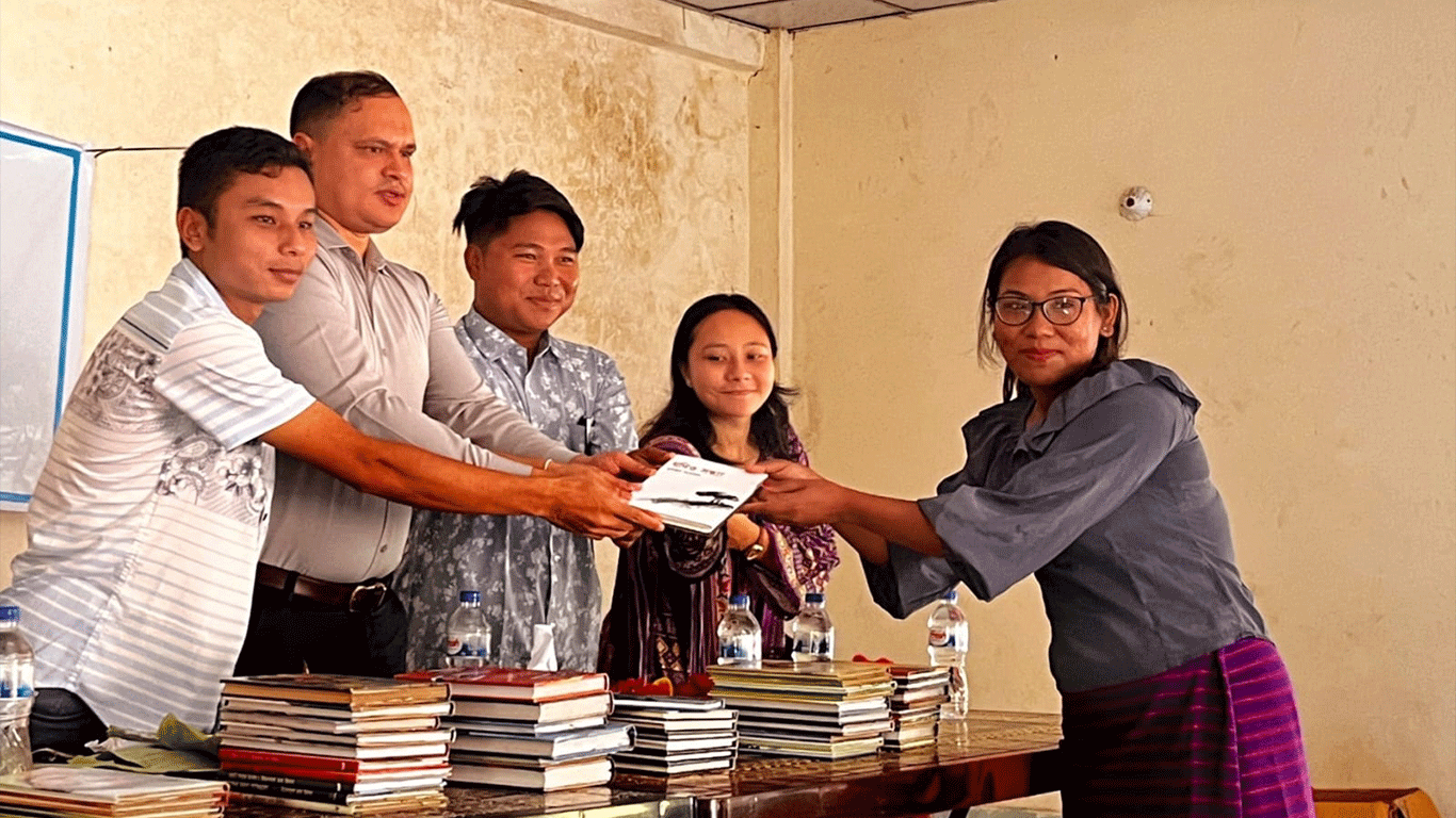 Bashundhara Shuvosangho donates books to Chinton Public Library in Bandarban