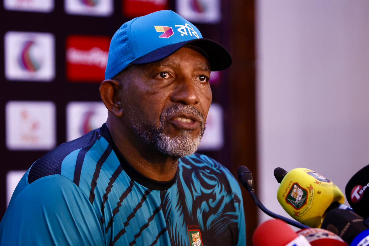 Phil Simmons condemns racial abuse against Jaker Ali