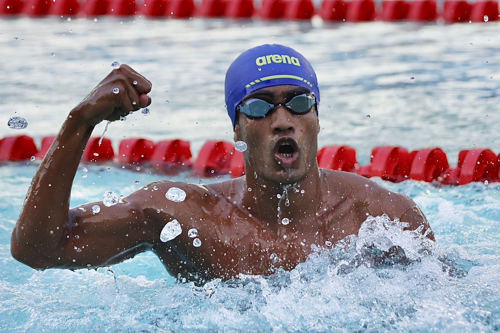 Navy shatters records on day 1