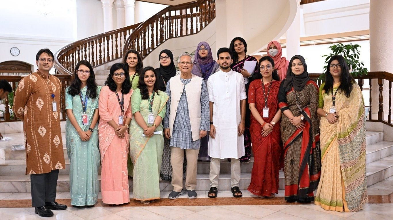 National Policy Competition winners exchange greetings with CA