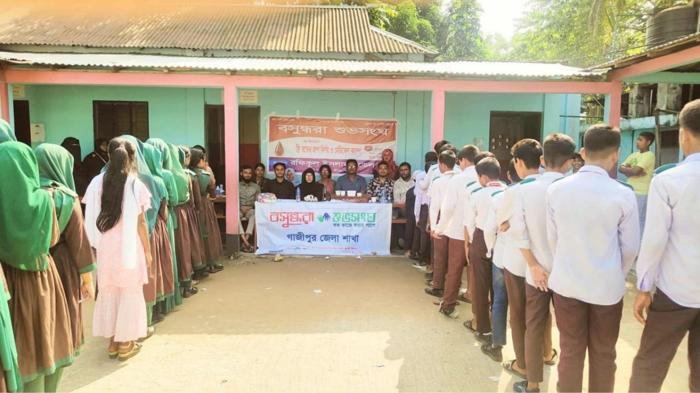 Gazipur students tests their blood groups through free campaign