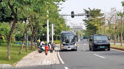 Driverless buses bring smooth, super-easy urban mobility in Guangzhou