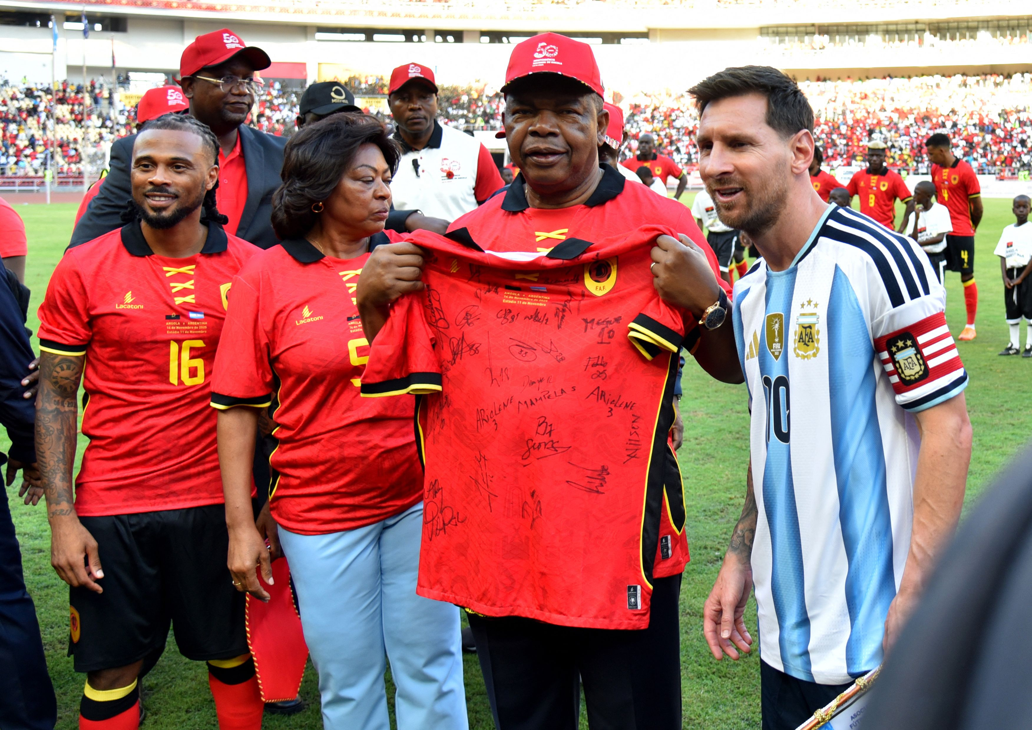 Messi scores as Argentina win in Angola