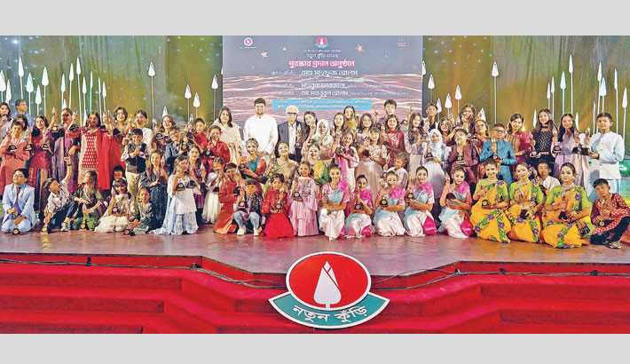 Winners of the Notun Kuri 2025 competition pose with Information and Broadcasting Adviser M Mahfuj Alam at the Bangladesh Television (BTV) auditorium in the capital’s Rampura on Saturday. 	-PID PHOTO