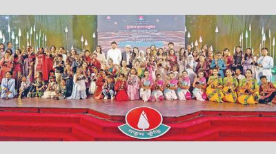 Winners of the Notun Kuri 2025 competition pose with Information and Broadcasting Adviser M Mahfuj Alam at the Bangladesh Television (BTV) auditorium in the capital’s Rampura on Saturday. 	-PID PHOTO