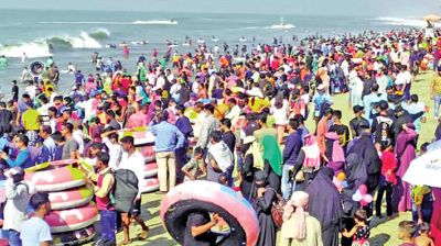 Cox’s Bazar teems with tourists as winter approaches