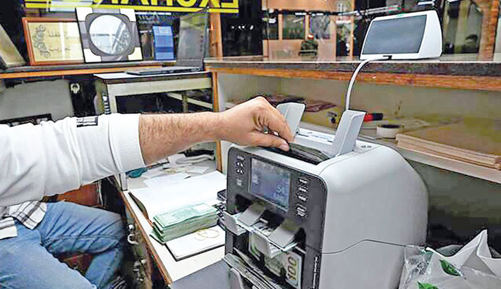 Under US pressure, Lebanon tightens screws on money transfers