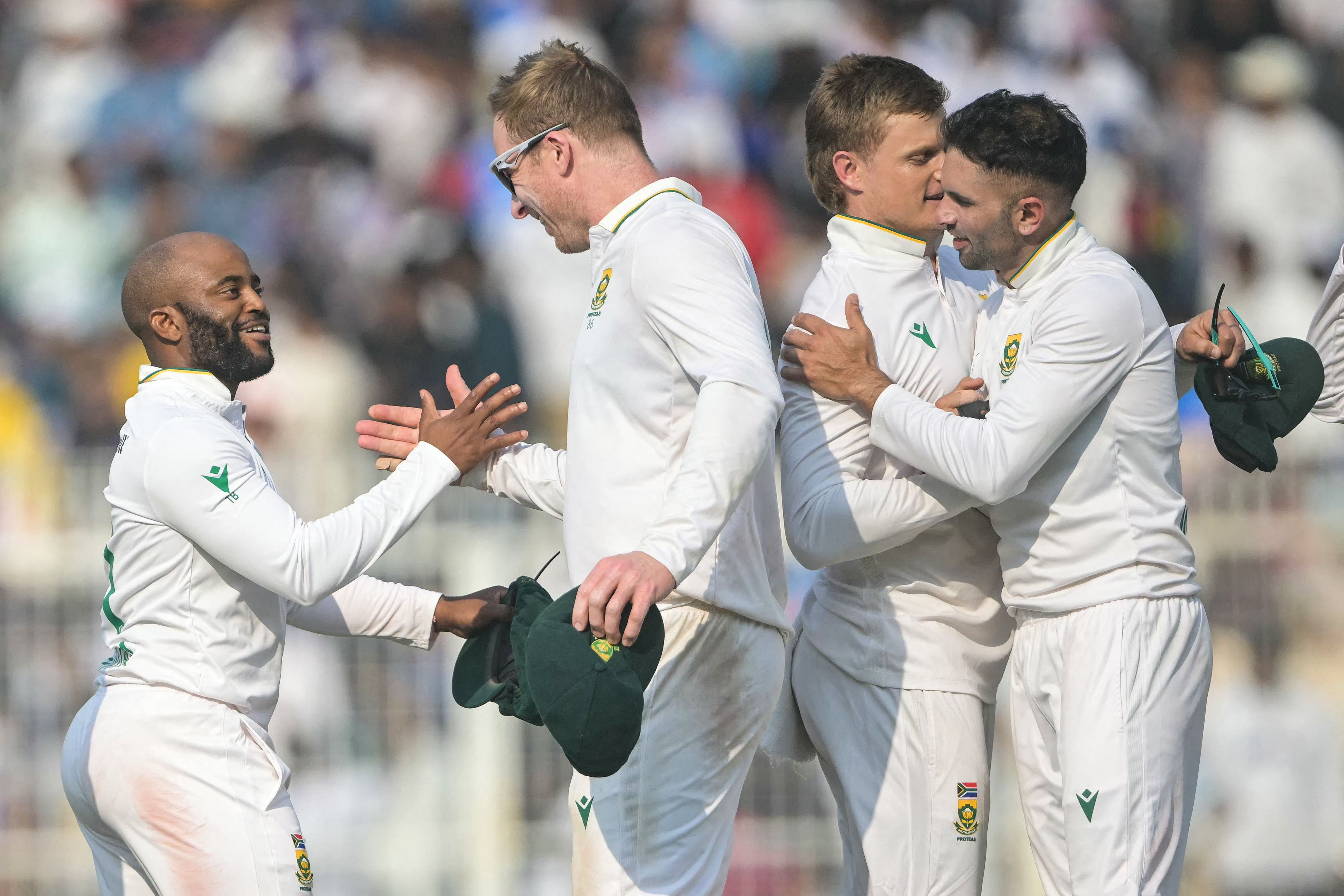 Harmer stars as South Africa stun India in low-scoring Test