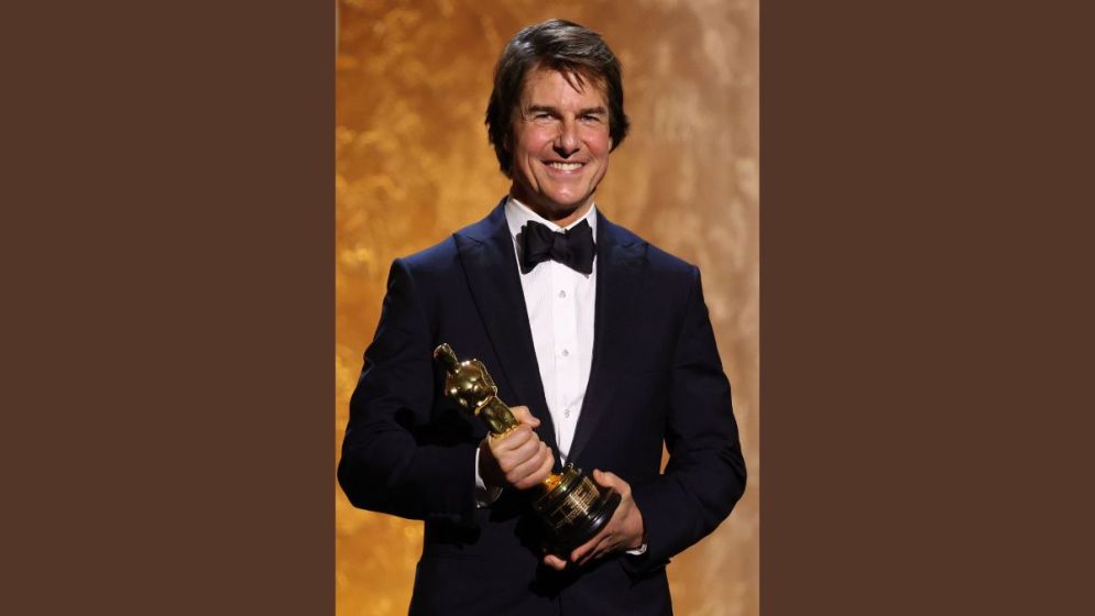 Tom Cruise receives honorary Oscar