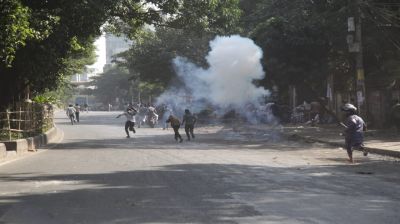 3 police vehicles vandalised near Dhanmondi-32