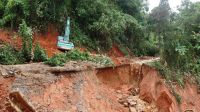 Landslide kills 6 bus passengers in central Vietnam