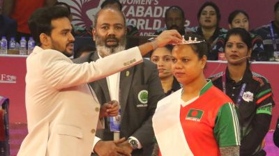 Rupali bids goodbye with crown