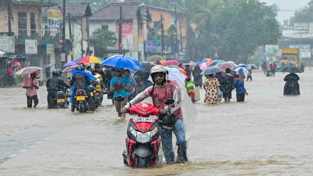 Sri Lanka seeks foreign help as cyclone toll hits 123