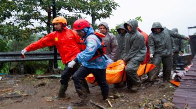 Rescuers step up efforts as Southeast Asia flood deaths reach 321
