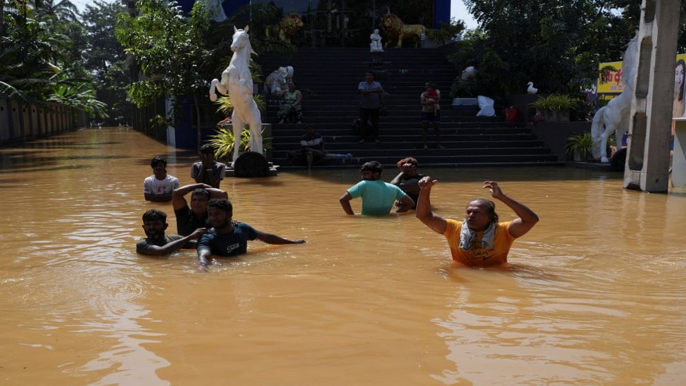 Floods hit Sri Lanka's capital as cyclone deaths hit 212