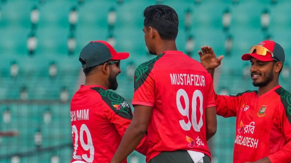 Tanzid equals catching record as Bangladesh restrict Ireland to 117