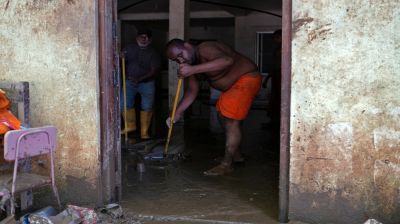 Sri Lankan govt seeks flood relief from expats, Bangladeshis