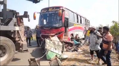 Road crash leaves 3 dead in Faridpur’s Bhanga