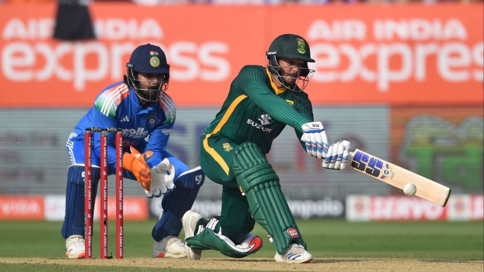 India bowl out South Africa for 270 after De Kock ton