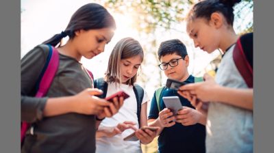 Israel bans mobile phones in primary schools