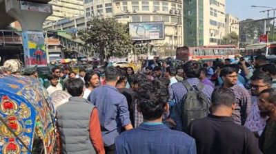 Chhatra Shakti blocks Shahbagh, demands Home Adviser’s resignation